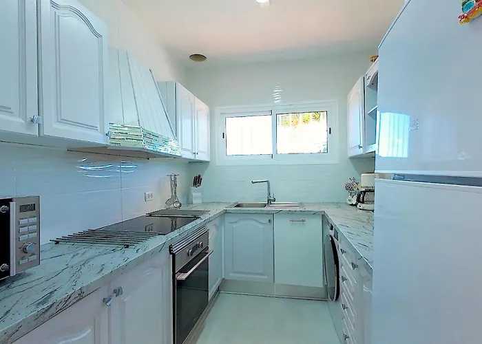 Villa Detached Villa, Private Pool Only 10 Minutes Cristianos *