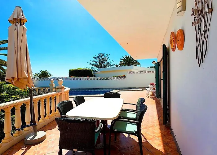 Detached Villa, Private Pool Only 10 Minutes Cristianos וילה *