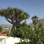 Detached Villa, Private Pool Only 10 Minutes Cristianos ヴィラ *